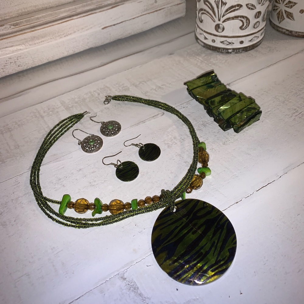 Necklace set